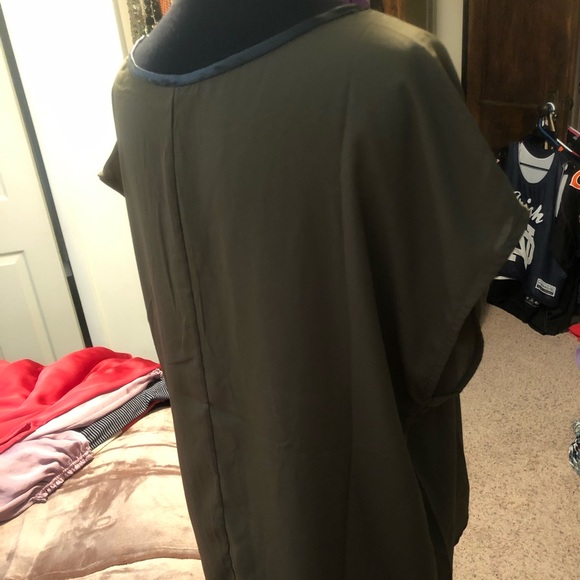 Pinkblush olive top Sz M - Picture 3 of 4